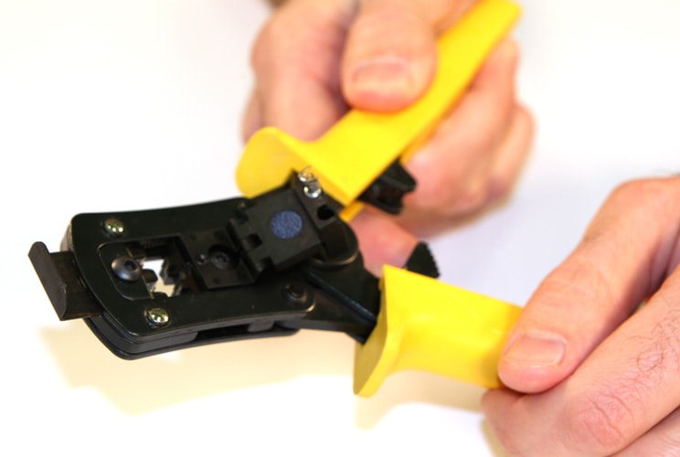 Hand Crimp Tool Operation Step 2